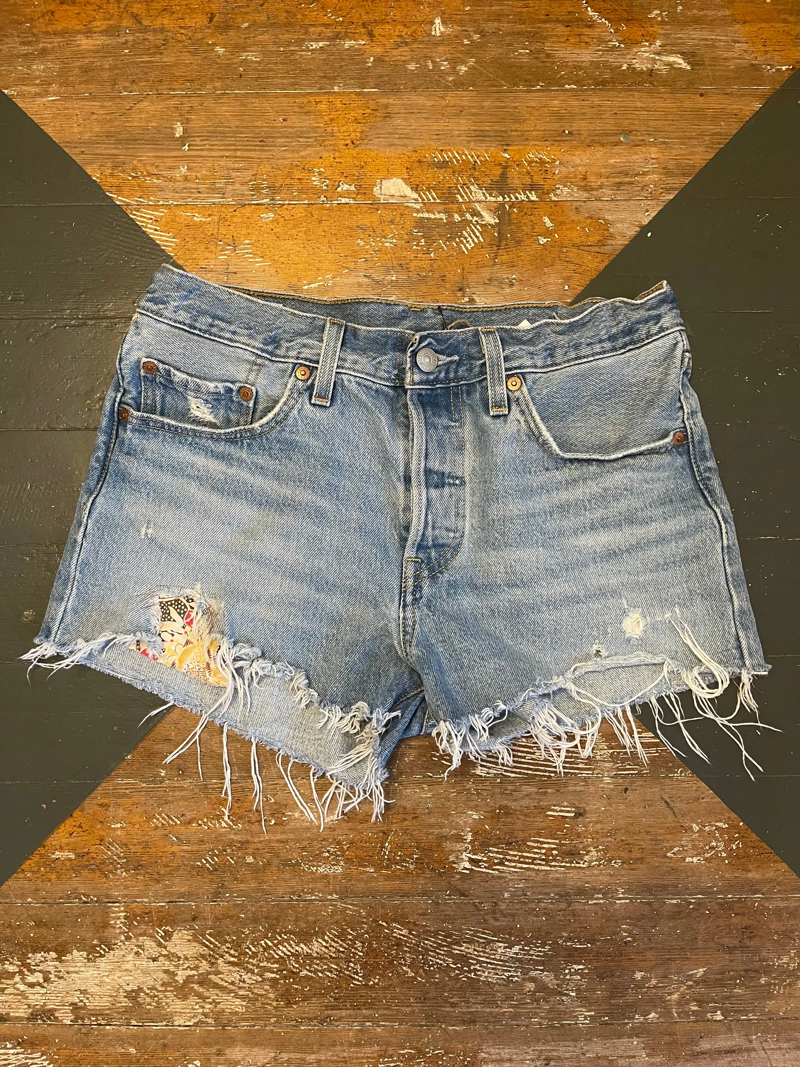 LEVI QUILTED YOKE PATCH SHORTS- 27